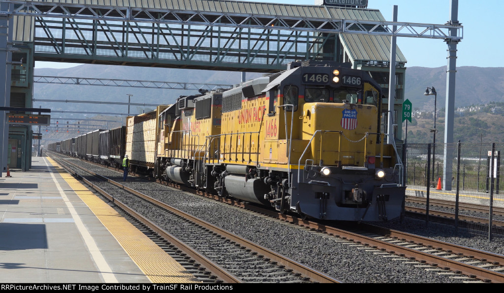 UP 1466 Leads the LSF51 08